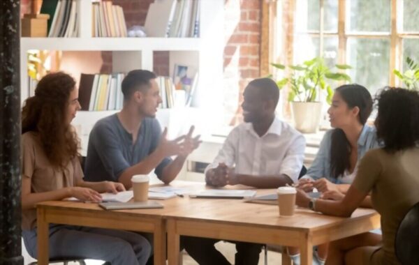 مهارت های ارتباطی در جمع باعث افزایش رضایت از زندگی می شود