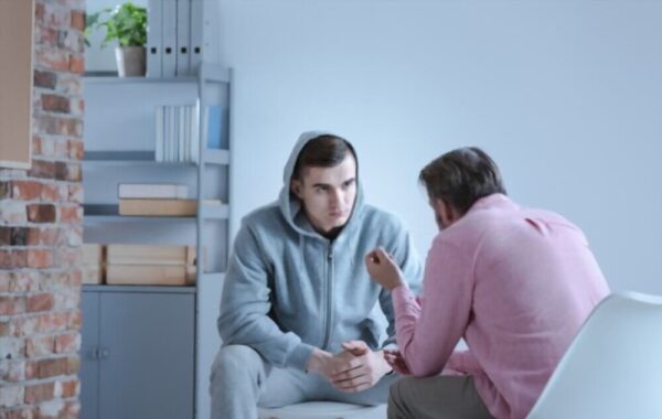 بهترین مشاور فردی کمک می کند تا افراد باورها و افکار و احساسات خود را بیشتر بشناسند