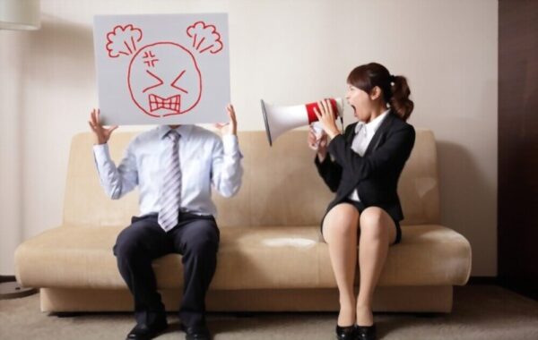 مشکلات ارتباطی بین زوجین ناشی از اختلاف نظرهای متفاوتی می باشد