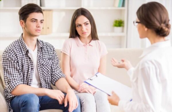 به کمک مشاوره ازدواج، افراد به درک عمیق تری از مسائل بعد از ازدواج دست پیدا میکنند