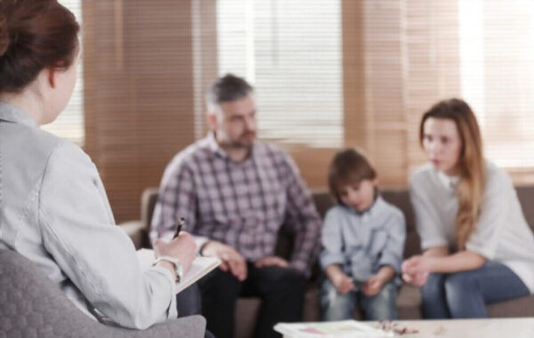 خانواده درمانی کمک میکند تا بنیان خانواده مستحکم تر و پایدارتر گردد