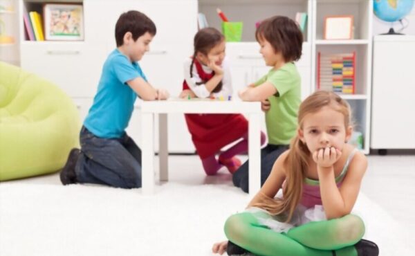 خجالتی بودن کودکان یکی از مشکلات رفتاری است که نیاز به مشاوره کودک دارد