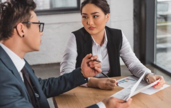 مشاوره به معنی مشورت گرفتن از دیگران است