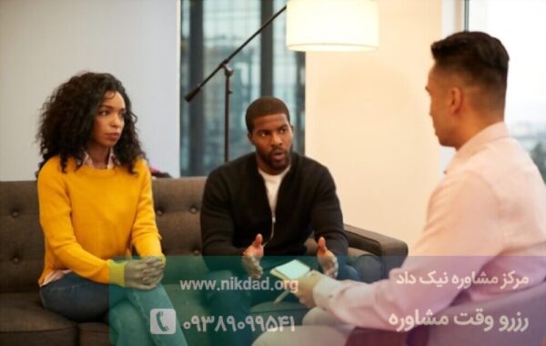 مشاور قبل از ازدواج درباره مسائل حقوقی ازدواج با زوجین صحبت میکند