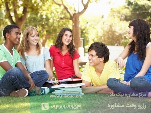 شرکت در جمع های دوستانه از راه های درمان درون گرایی