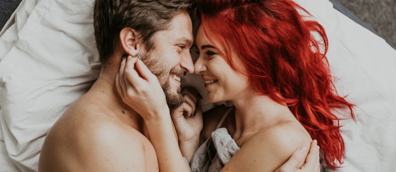 برهنه کردن زن و شوهر برای رابطه جنسی عاشقانه